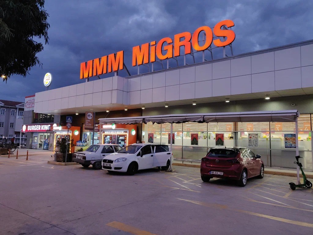 Migros 5 ay içinde 50 markete şarj istasyonu kuracak