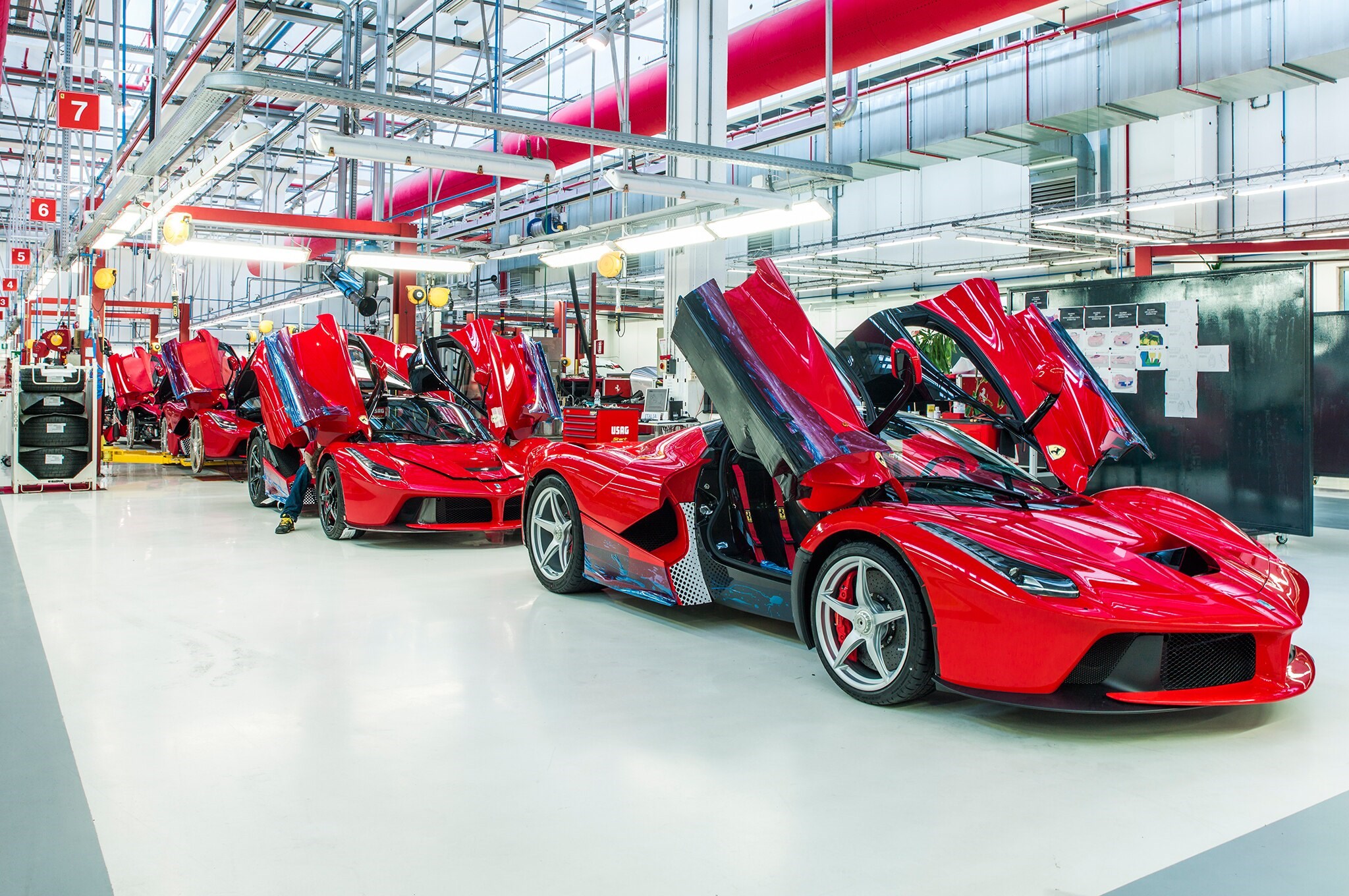 Ferrari, çalışanlarına 13.500 euro ikramiye verecek