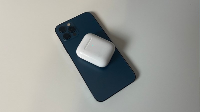 Apple, iPhone için ters kablosuz şarj üzerinde çalışıyor