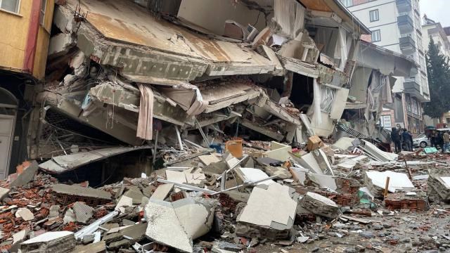 Kargo şirketleri deprem yardımlarını ücretsiz taşıyacak