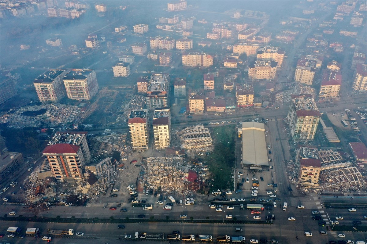 Deprem bölgesinden drone görüntüleri yıkımı gözler önüne serdi