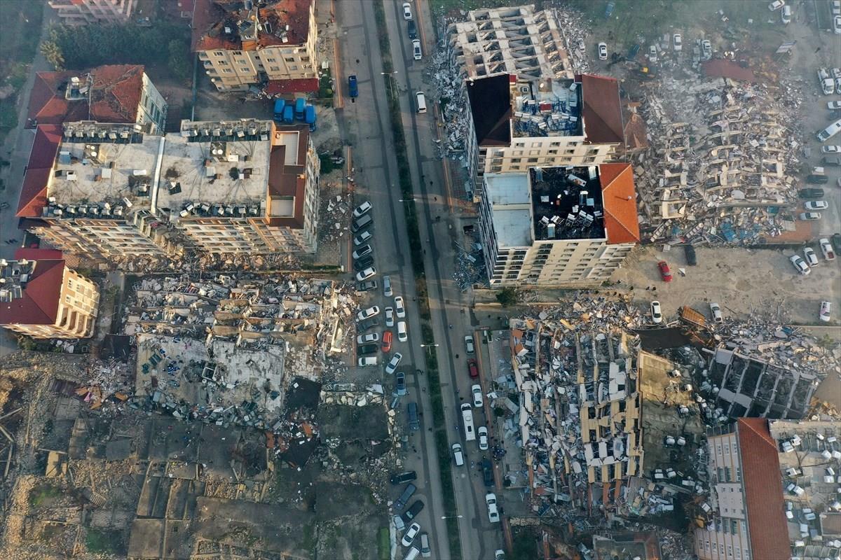 Deprem bölgesinden drone görüntüleri yıkımı gözler önüne serdi