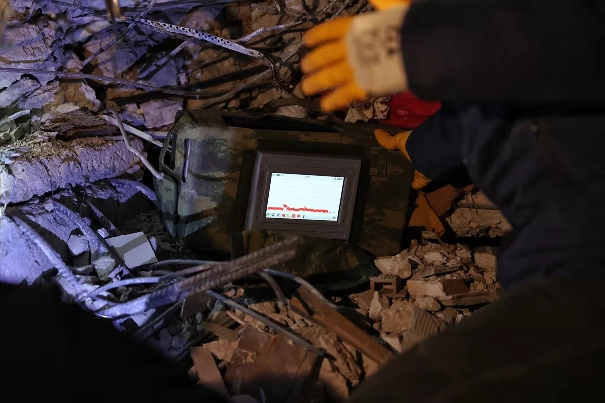 Duvar Arkası Radar, deprem bölgesinde hayat kurtarıyor