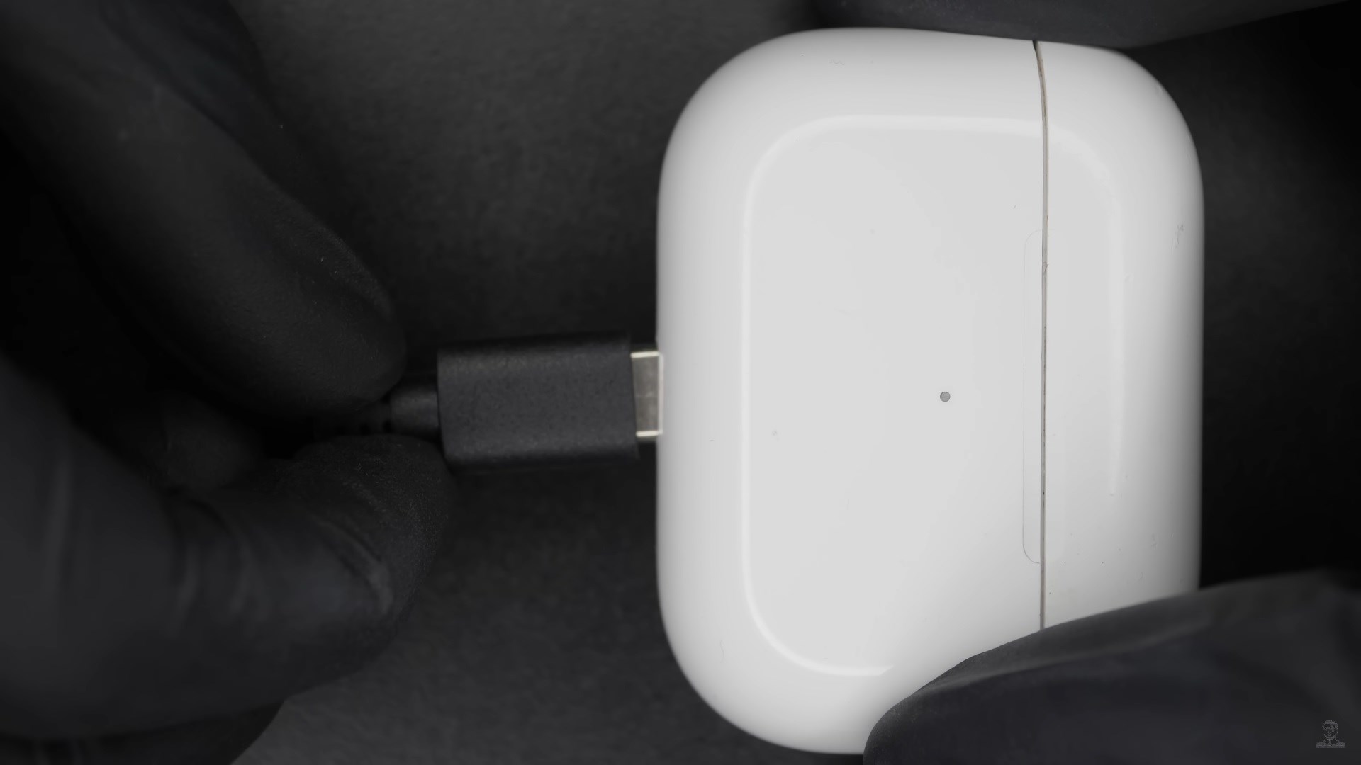 Dünyanın ilk USB-C girişli AirPods Pro modeli üretildi!