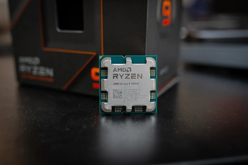 AMD Ryzen 9 7950X3D ve Core i9-13900K karşı karşıya!