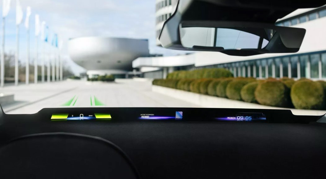 BMW'nin yeni Panoramic Vision teknolojisi 2025'te üretime girecek