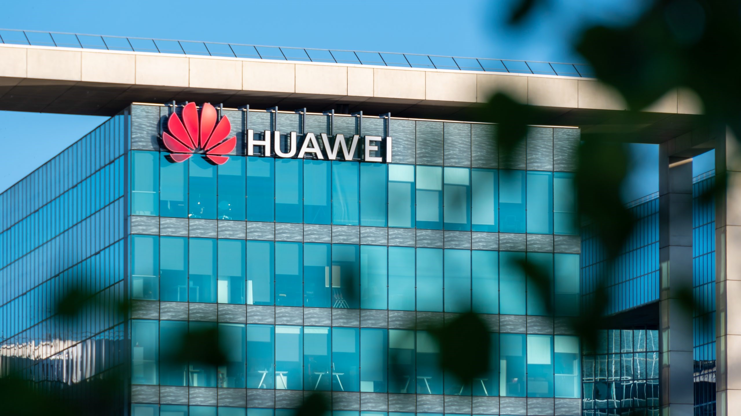Huawei, cihazlarındaki 13.000 parçayı değiştirmek zorunda kaldı