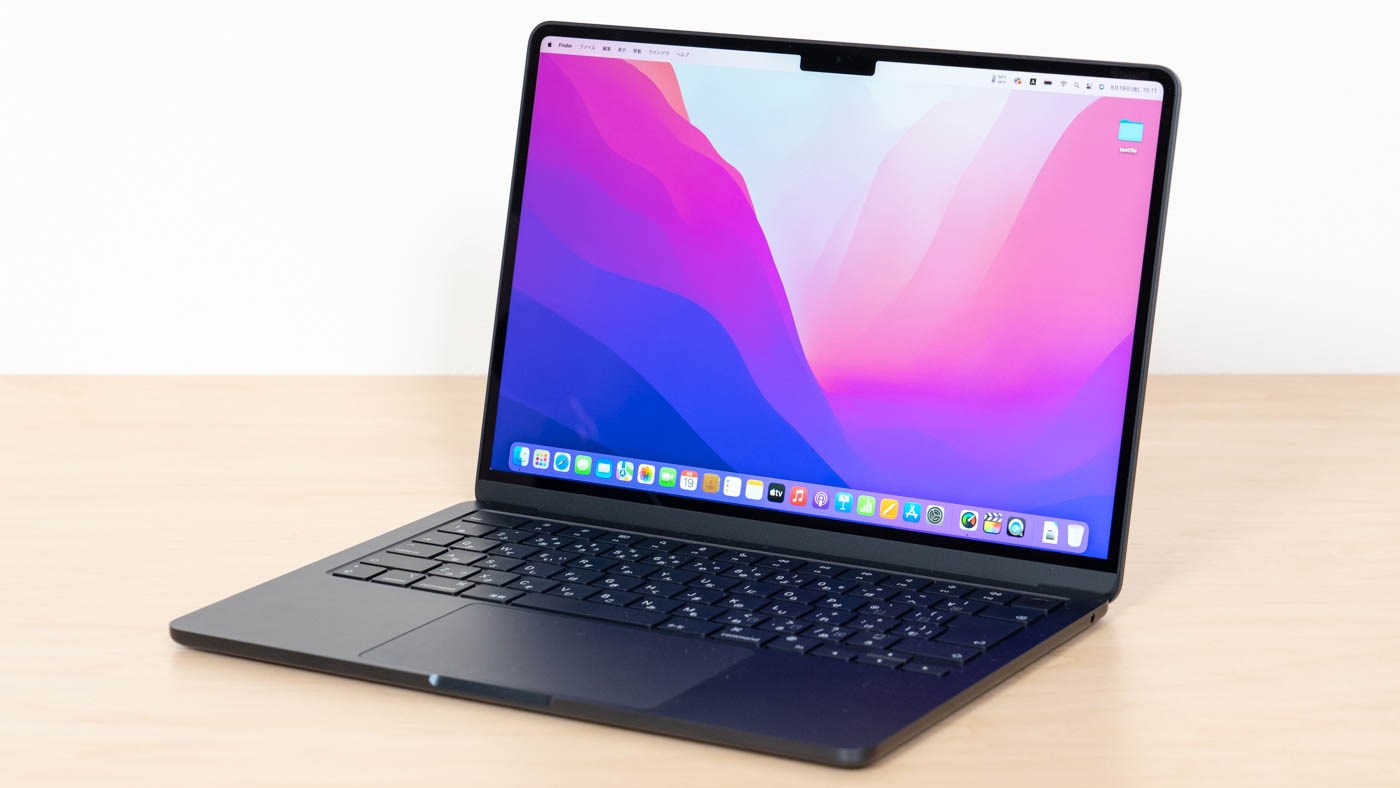 Apple, 13.4 inç OLED ekranlı MacBook Air üzerinde çalışıyor