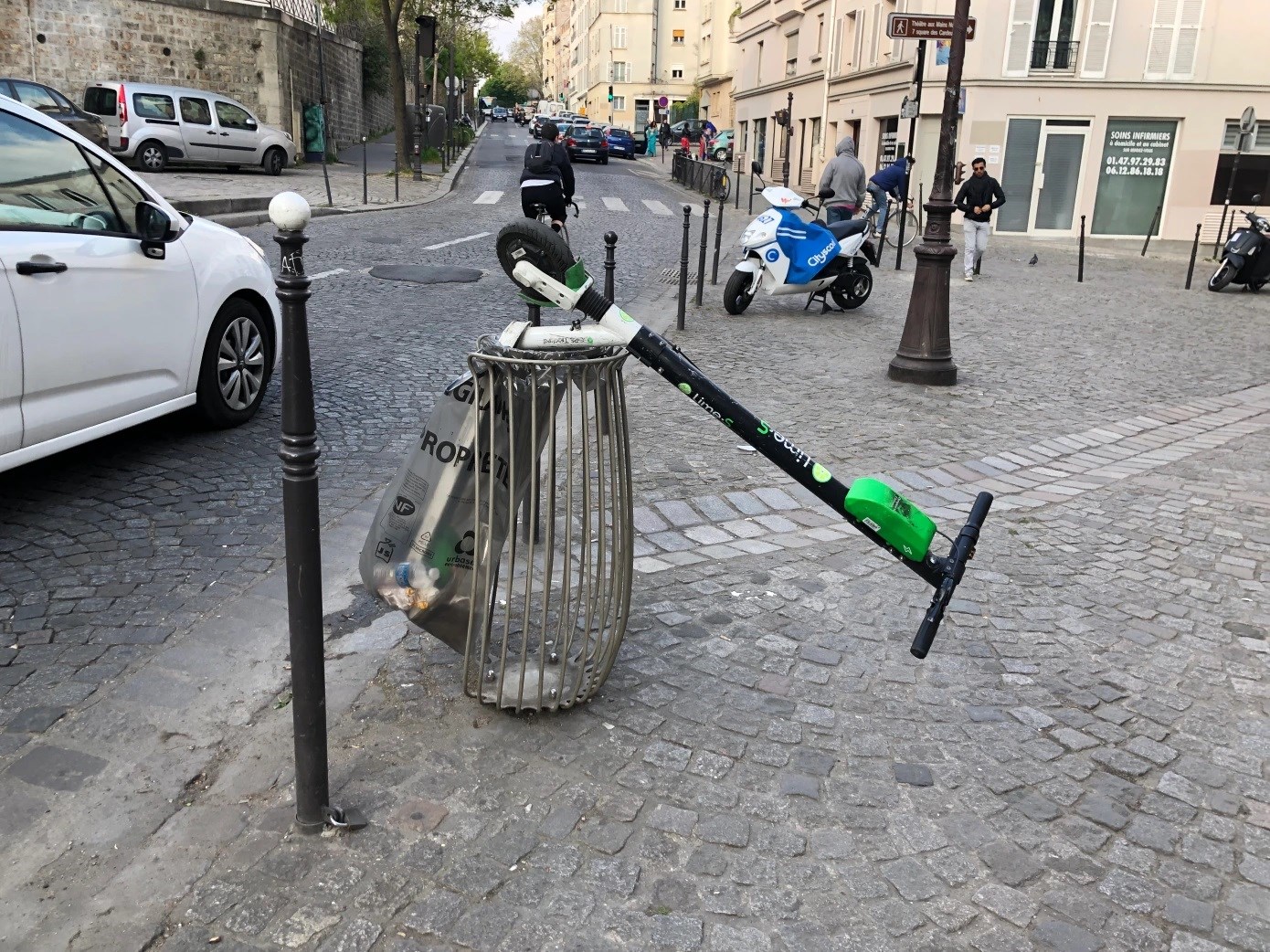 Paris, kiralık e-scooter’ları yasakladı!