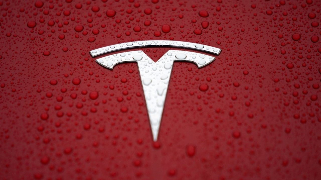 Tesla çalışanları müşterilerin araç içi görüntülerini izliyor!