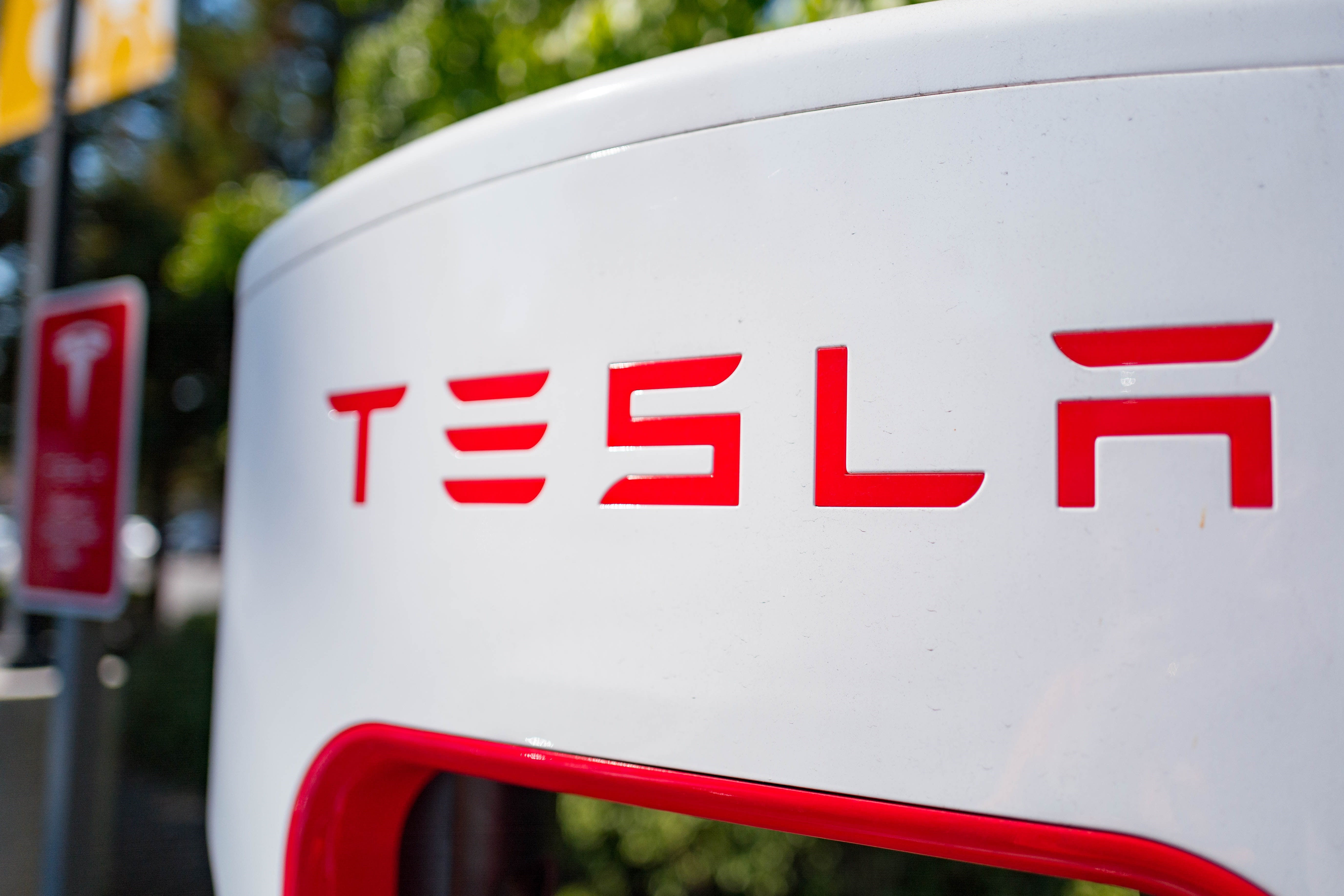 Tesla, araç maliyetlerini düşürüyor: Uygun fiyatlı modeller yolda