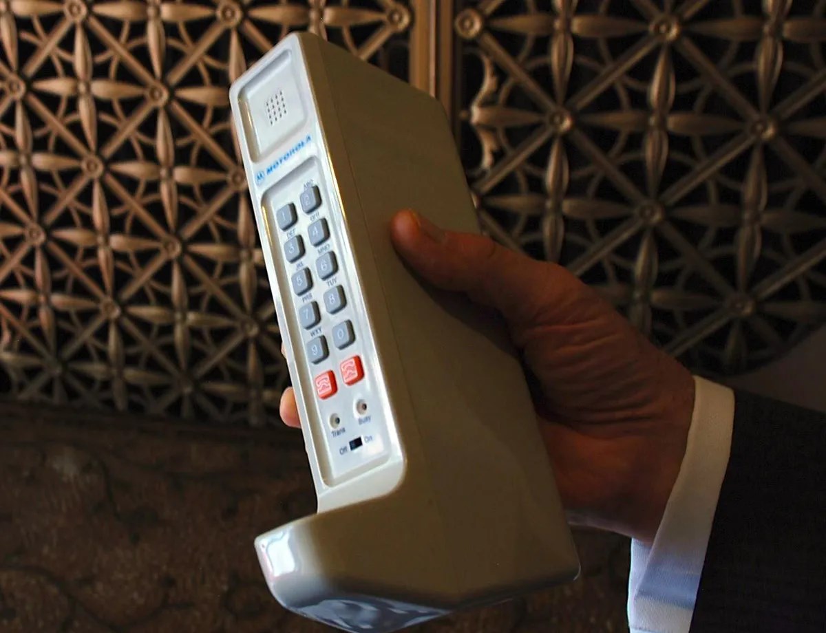 Motorola DynaTAC dünyanın ilk cep telefonu