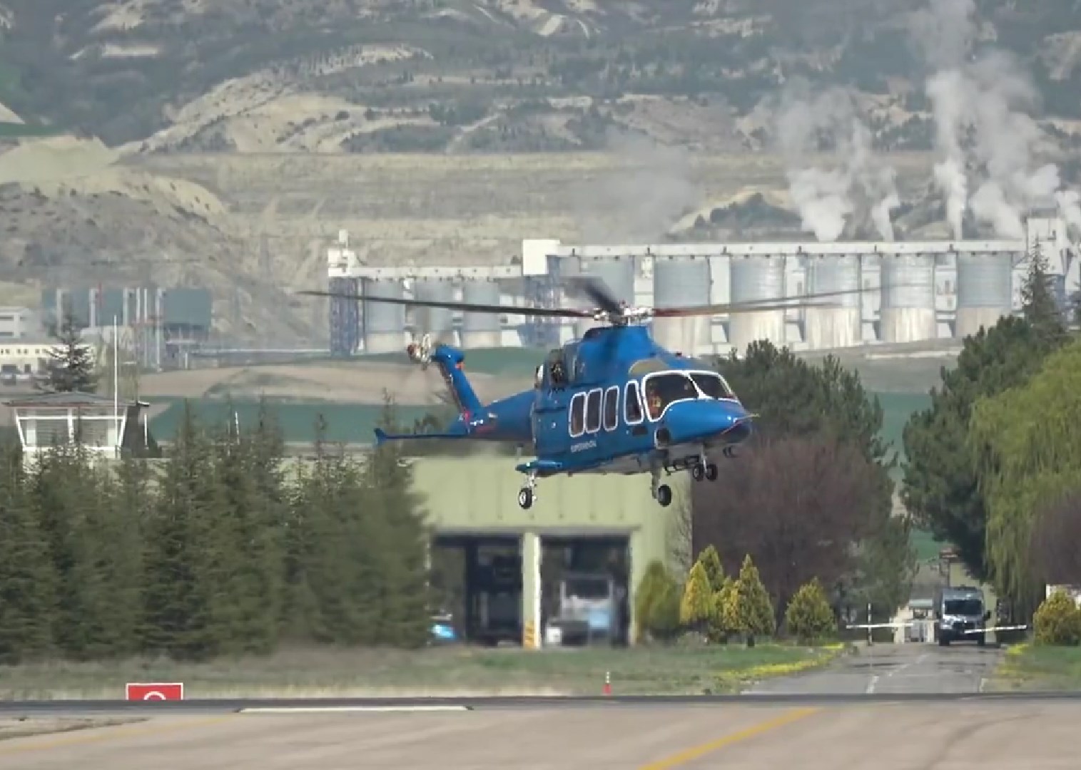 Gökbey helikopteri yerli motorla uçtu