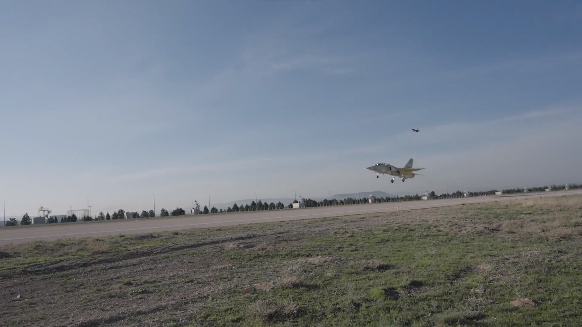 Yerli jet uçağı Hürjet ilk uçuşunu gerçekleştirdi (Video)