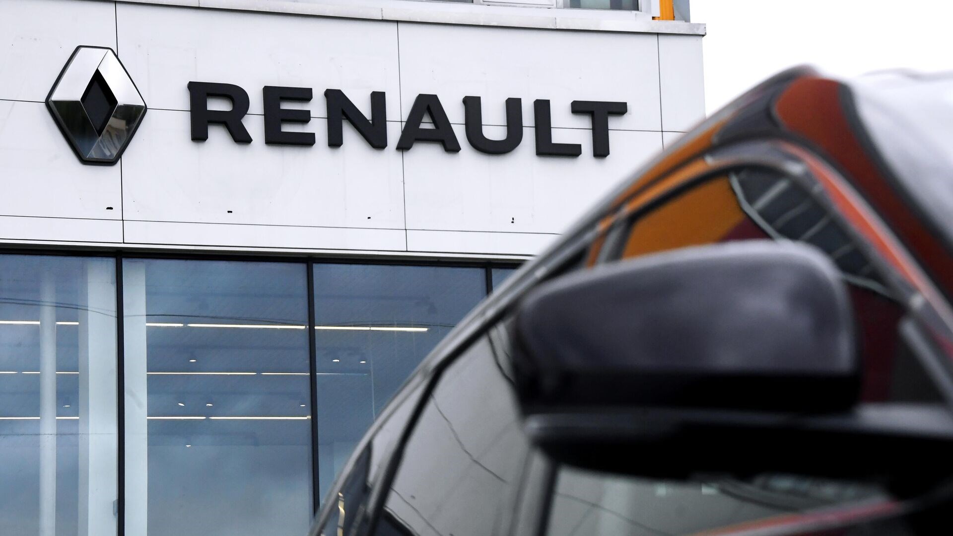 Renault hedefi koydu: 2026'ya kadar yazılımda Tesla'yı yakalamak