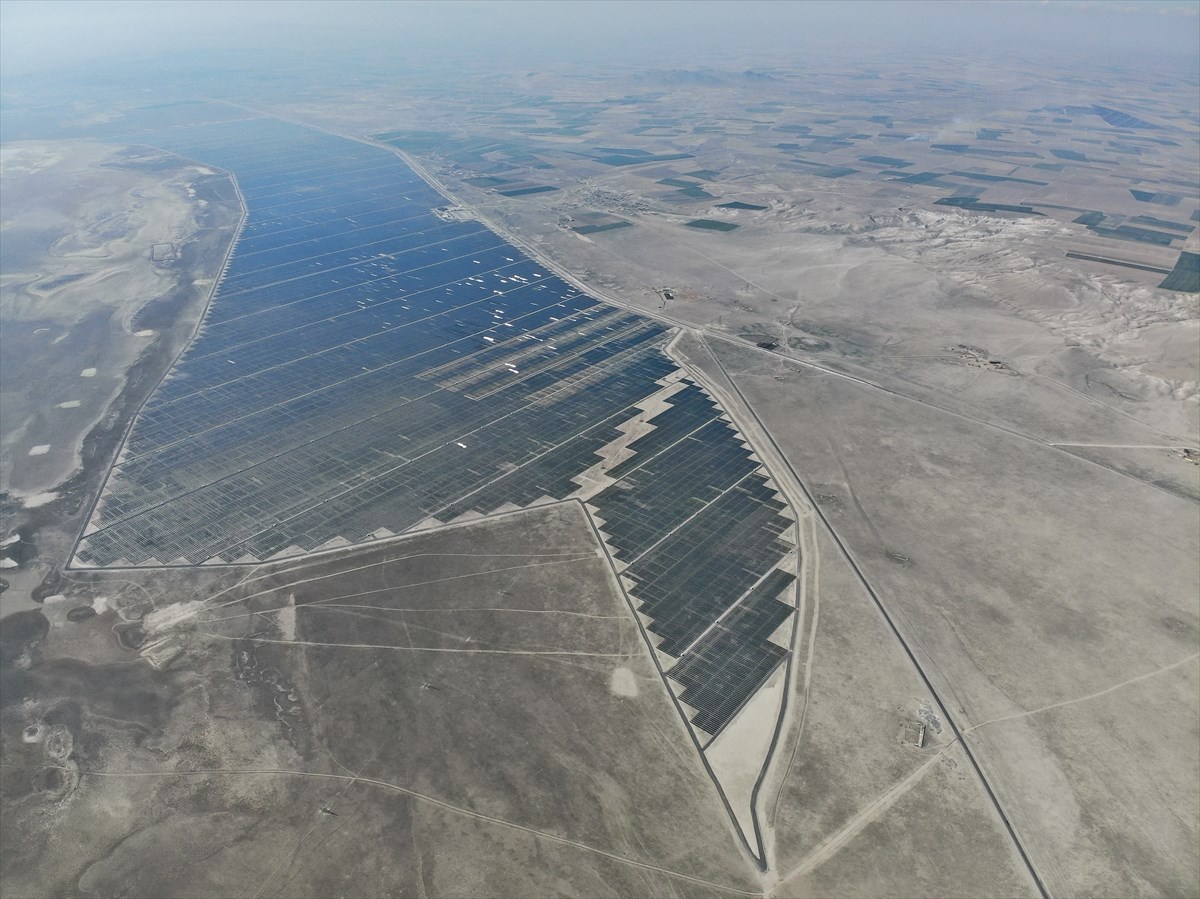 Avrupa'nın en büyük güneş santrali Karapınar GES açıldı