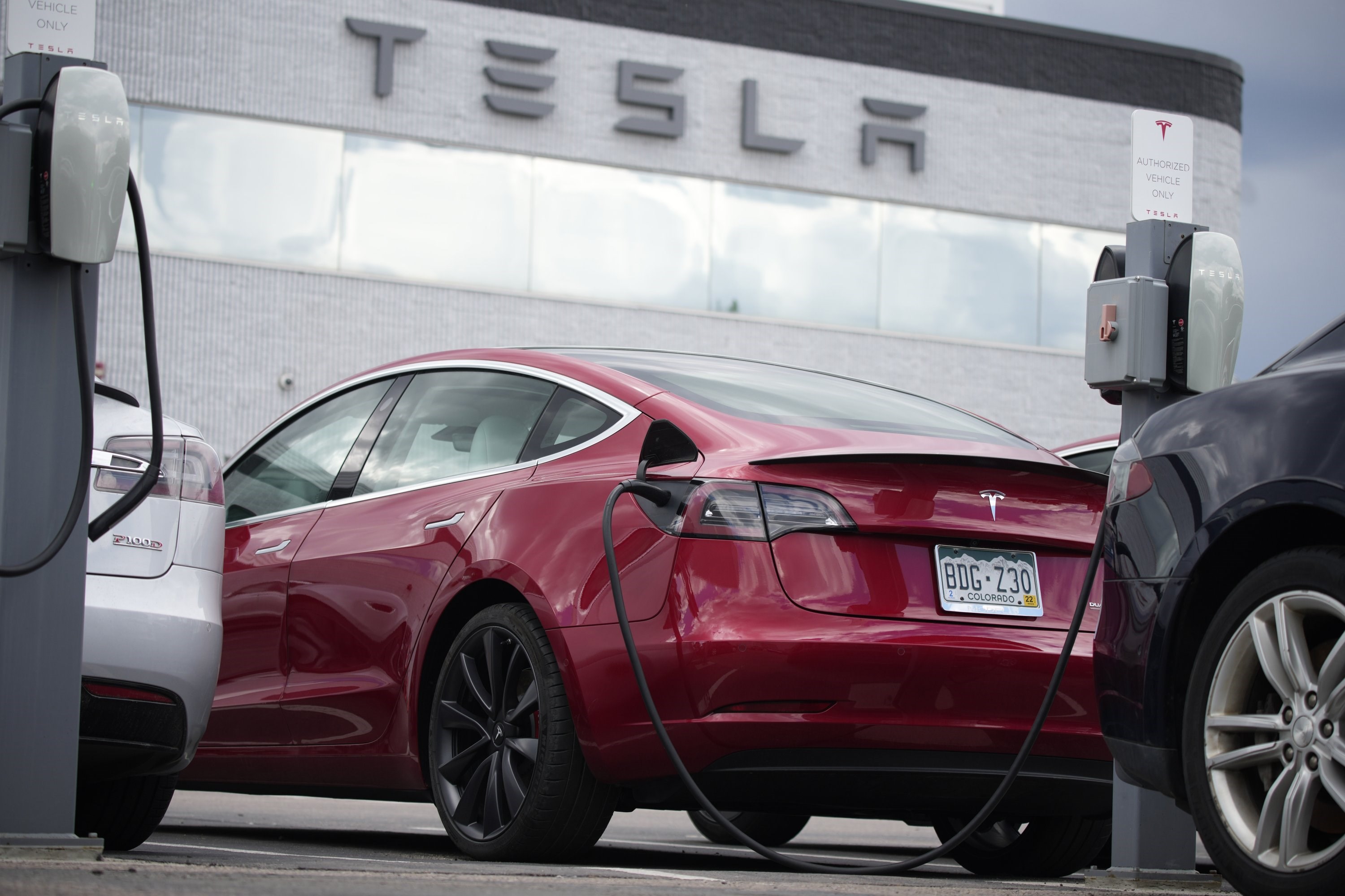 Tesla 1 milyondan fazla aracı geri çağırıyor: İşte nedeni
