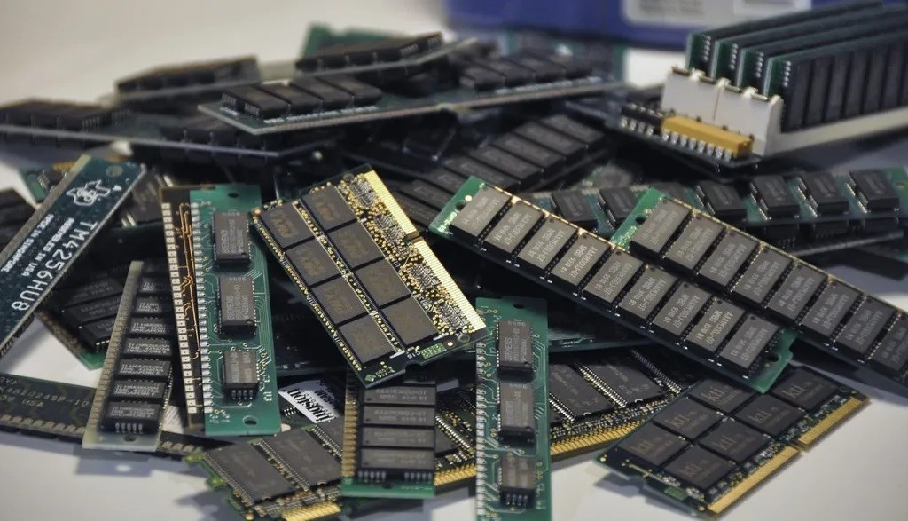 DRAM bellek pazarında sular durulmuyor: Fiyat düşüşleri yolda