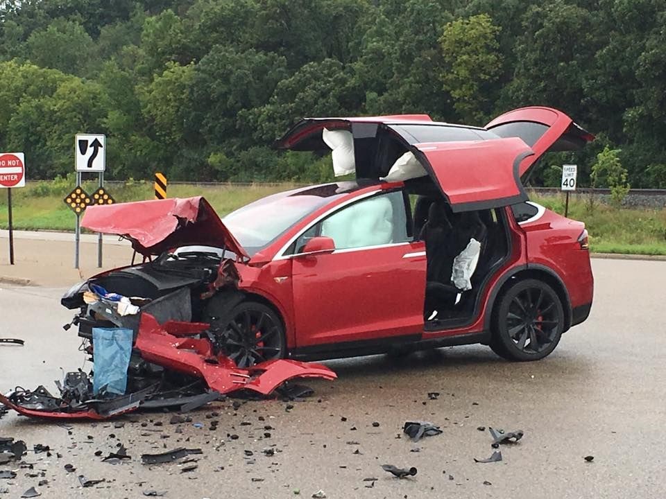 Tesla otopilot hakkında 100 GB veri sızdı: Binlerce şikayet var