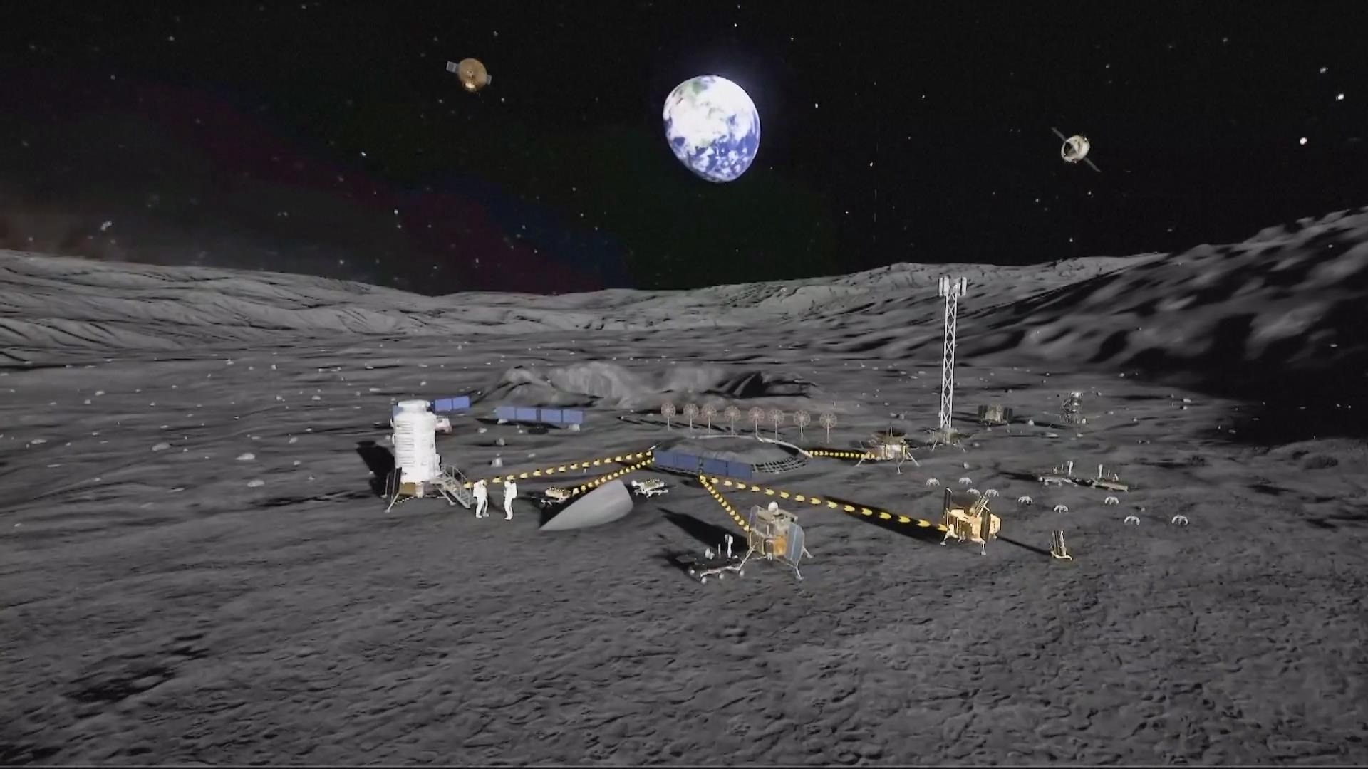 Çin, insanlı Ay yolculuğu için düğmeye bastı