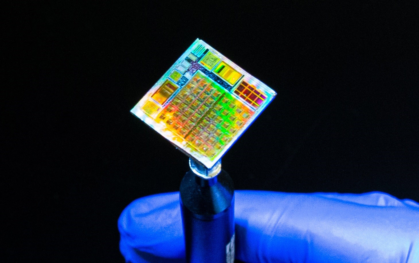 Araştırmacılar dünyanın ilk işlevsel 2D mikroçipini geliştirdi