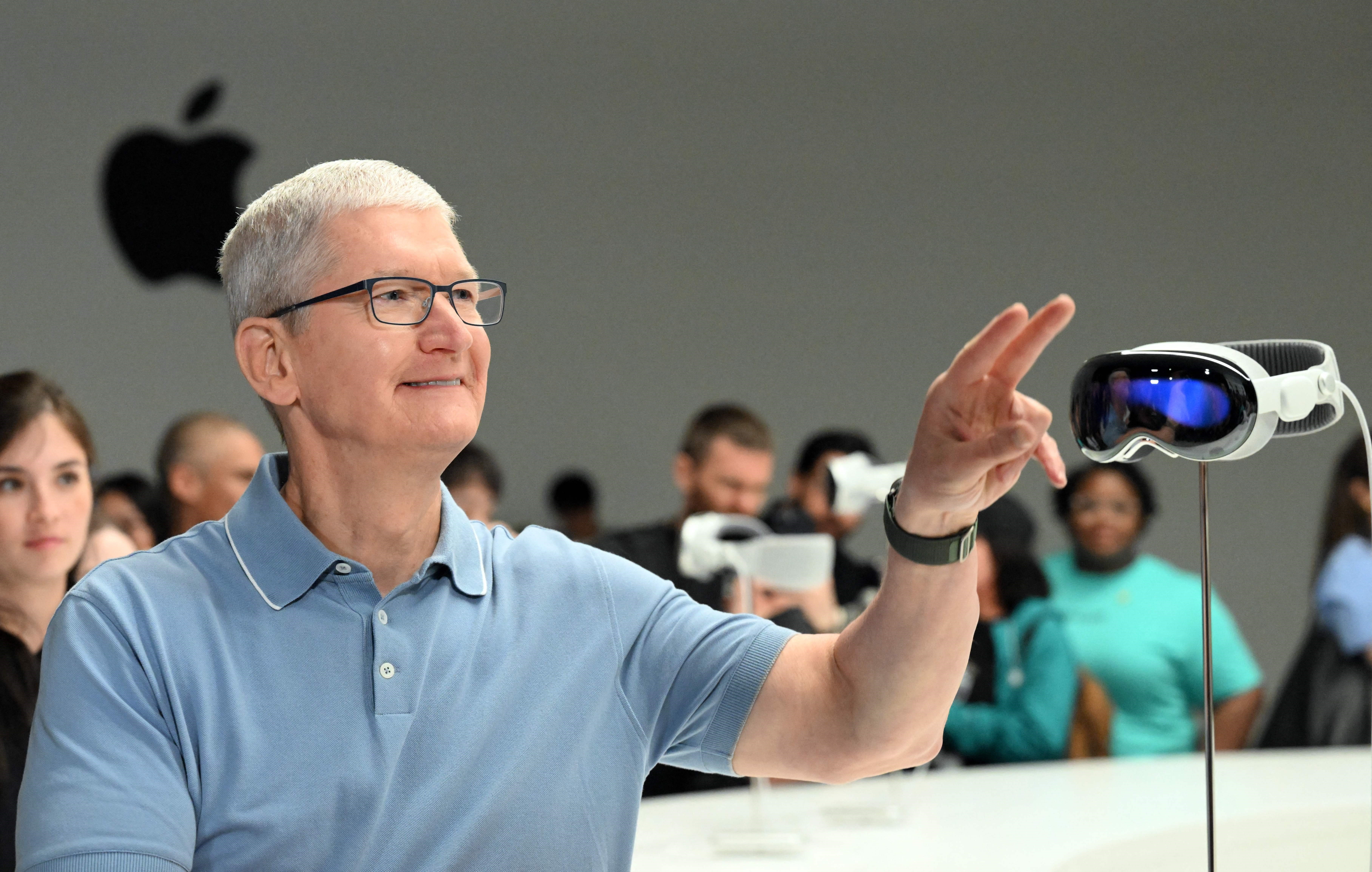 Tim Cook, Vision Pro'nun pahalılığı hakkında konuştu