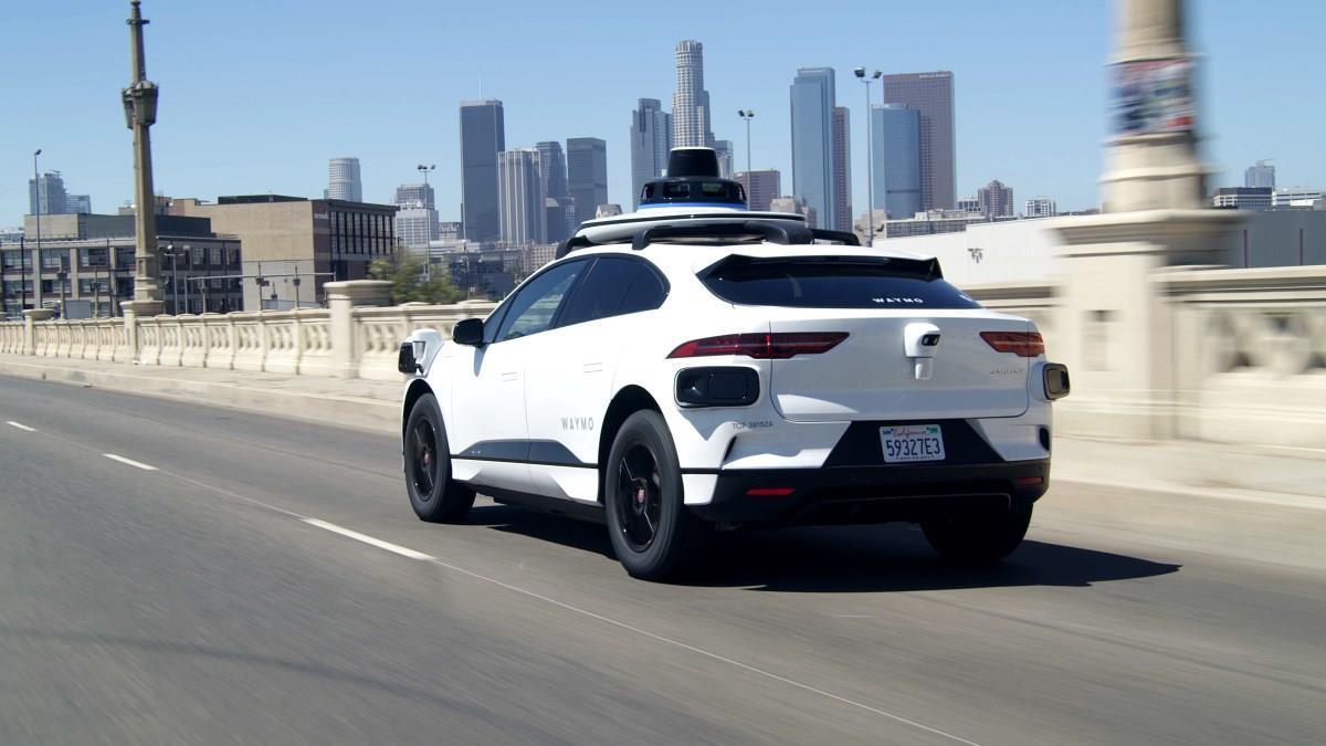 Waymo'nun otonom taksisi ilk kez ölümlü bir kazaya karıştı