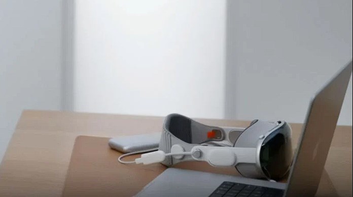 WWDC videosunda gizemli Vision Pro USB-C adaptörü