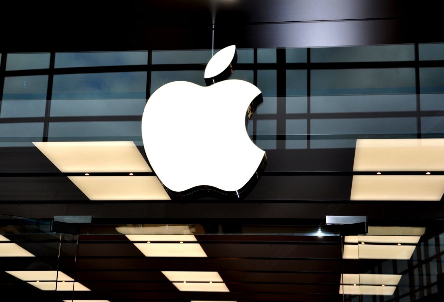 Apple abarttı: Elma görselini sadece kendisi kullanmak istiyor