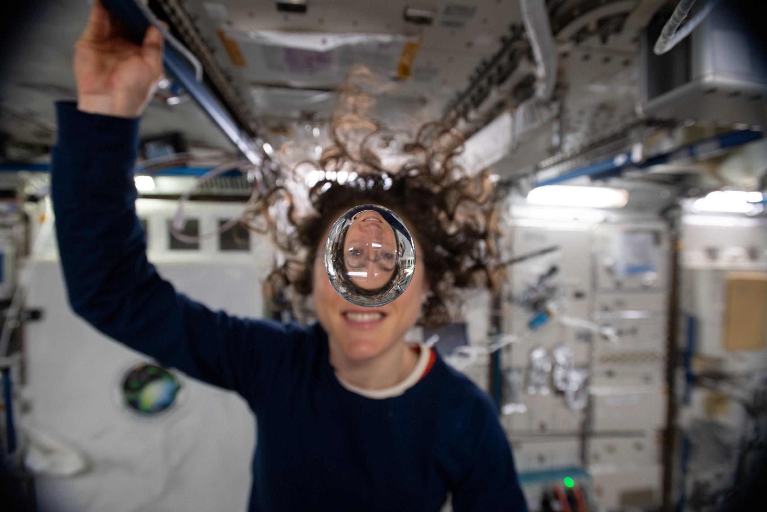 NASA, astronotların idrar ve terini içilebilir suya dönüştürüyor
