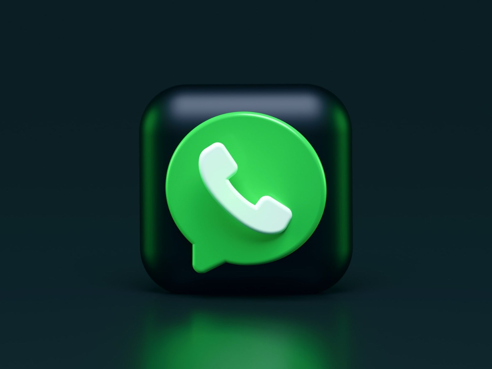 WhatsApp, Android uygulamasına daha koyu bir tema getiriyor