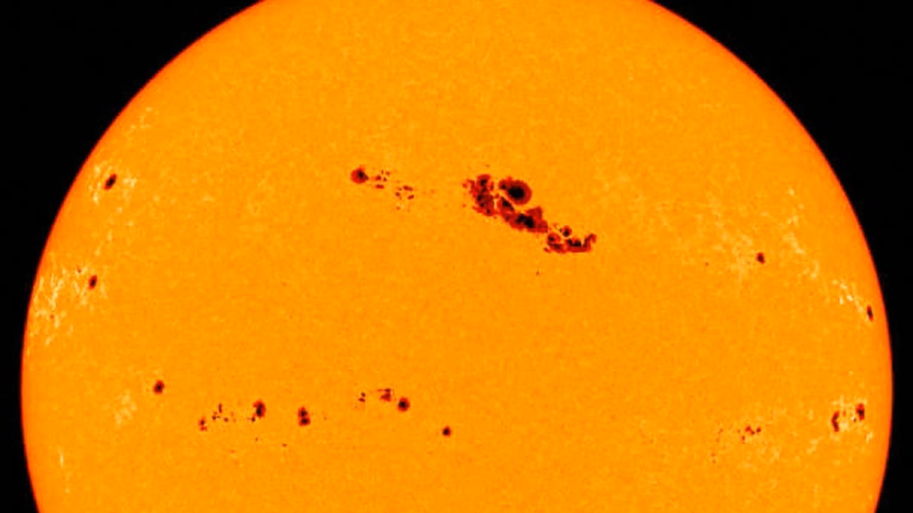 Bilim insanları endişeli: Güneş’teki lekeler rekor kırıyor!