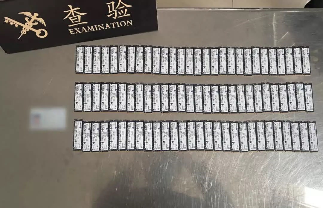 Çin'de yüzlerce SSD'yi vücüduna saran kaçakçı yakalandı!