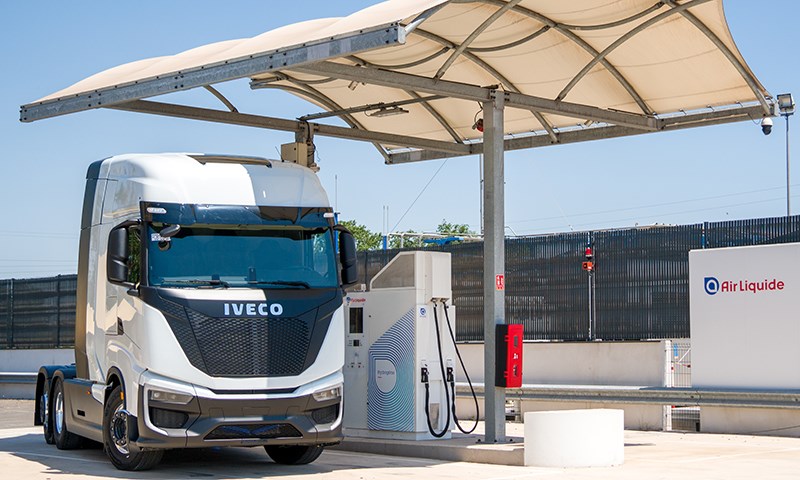 Avrupa'da hidrojenli kamyonlar için yakıt istasyonu açıldı
