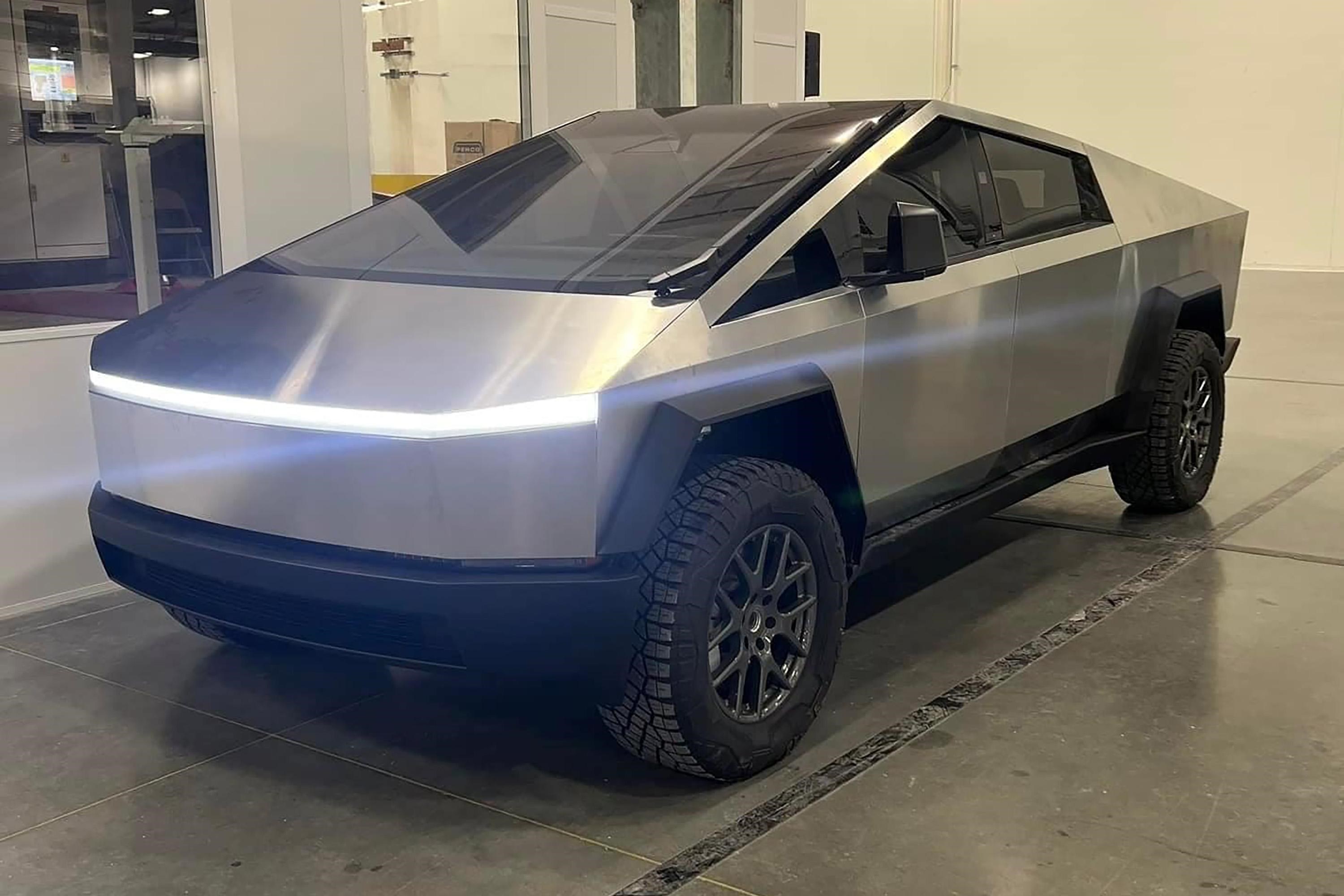 Тесло пикап. Машина Tesla Cyber Truck. Тесла КИБЕРТРАК Tesla CYBERTRUCK. CYBERTRUCK 2022. Cybertrack Tesla 2022.