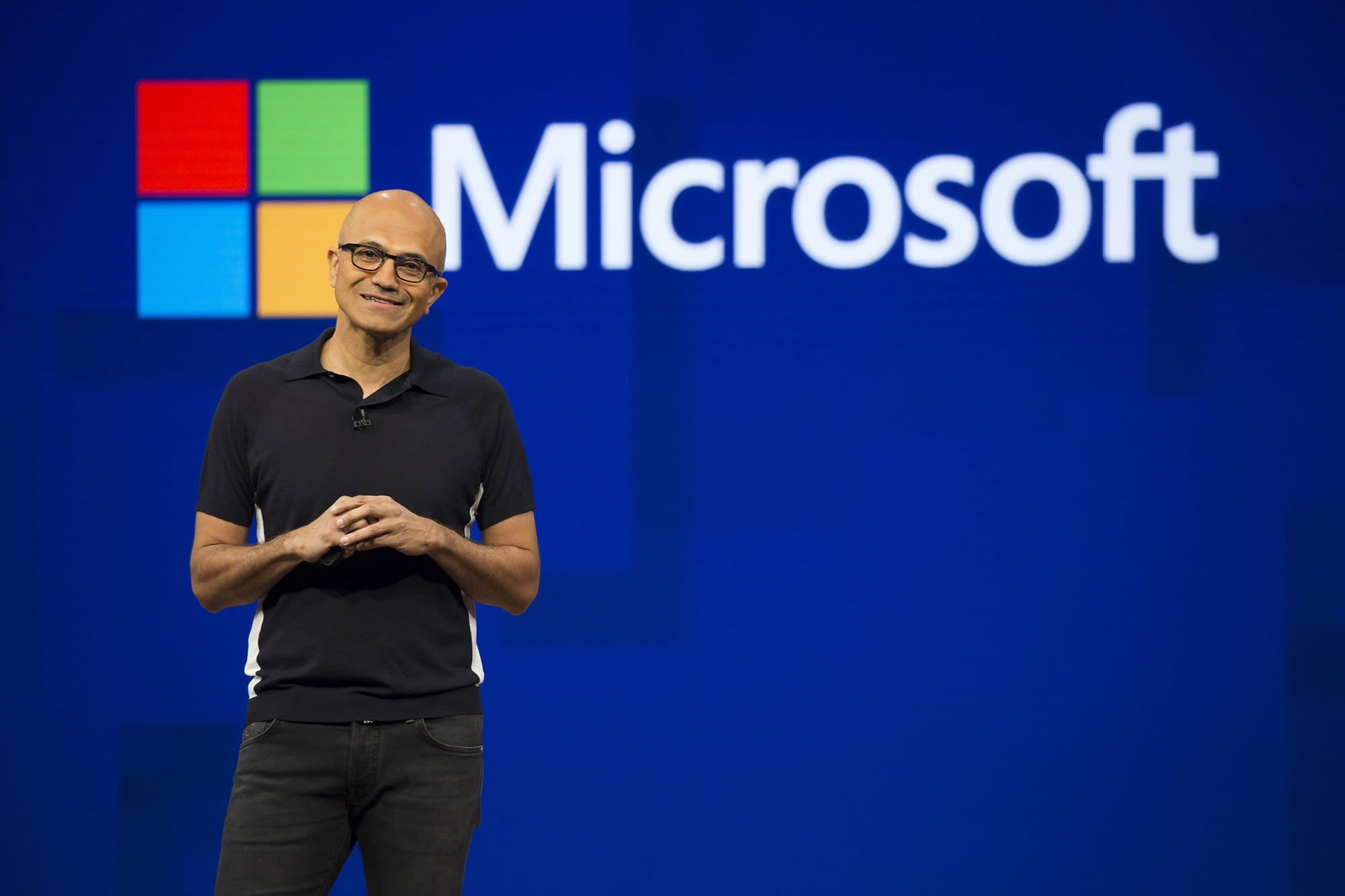 Microsoft'tan CEO Satya Nadella’ya 1 milyar dolarlık ödül