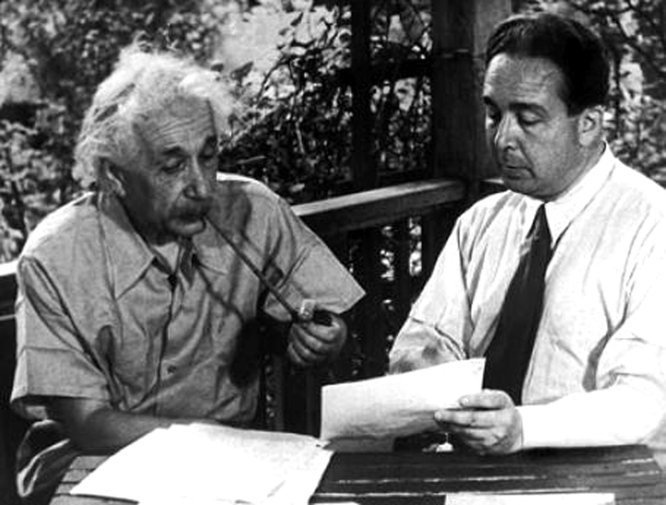 Einstein'ın ilk nükleer bombanın yapımına neden yardım etmedi?