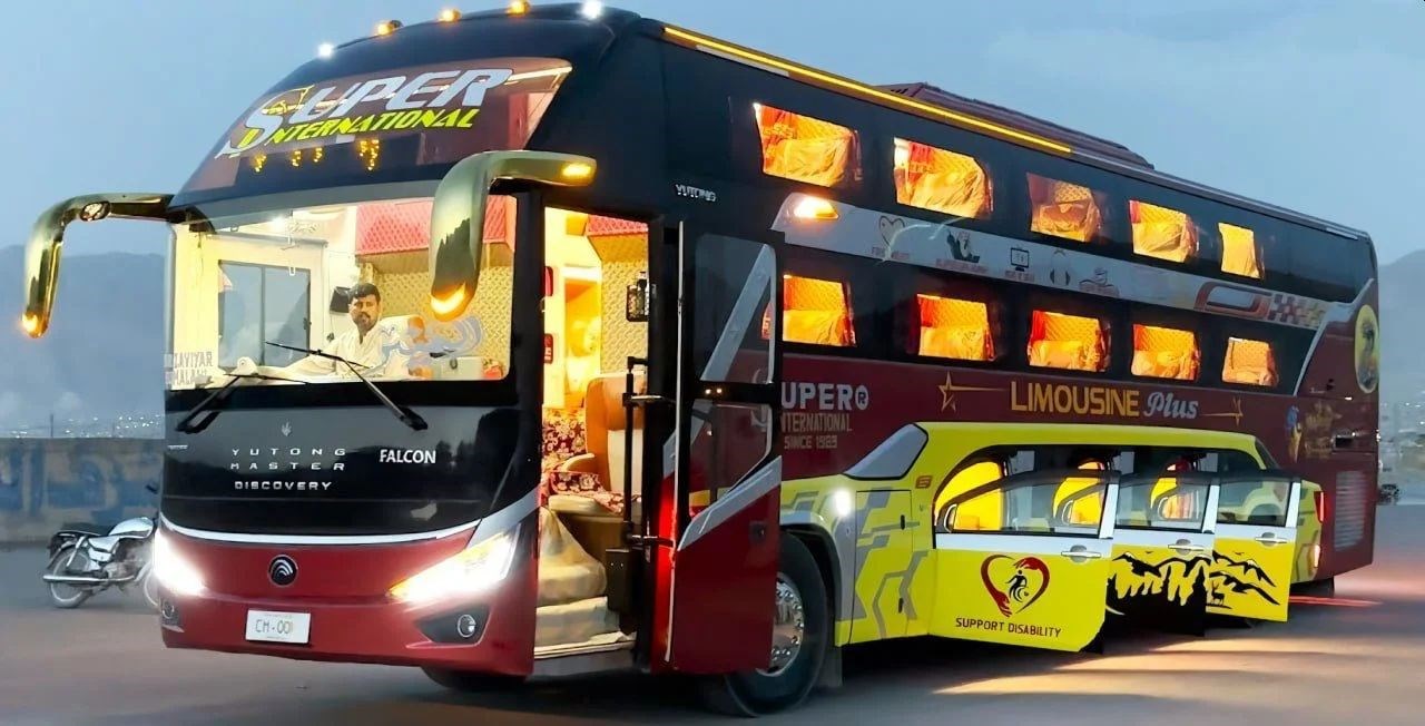 Dünyanın ilk 3 katlı limuzin otobüsü tanıtıldı