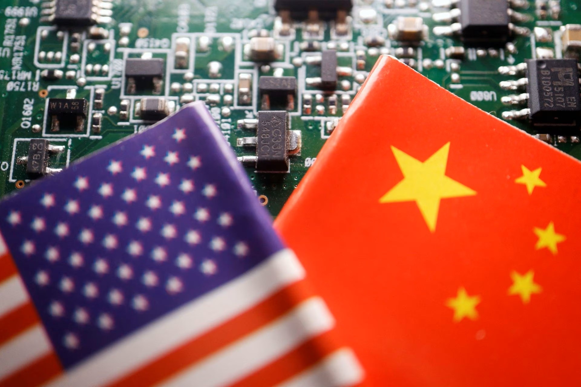 ABD, Çin'deki teknoloji yatırımlarını sınırlamaya hazırlanıyor