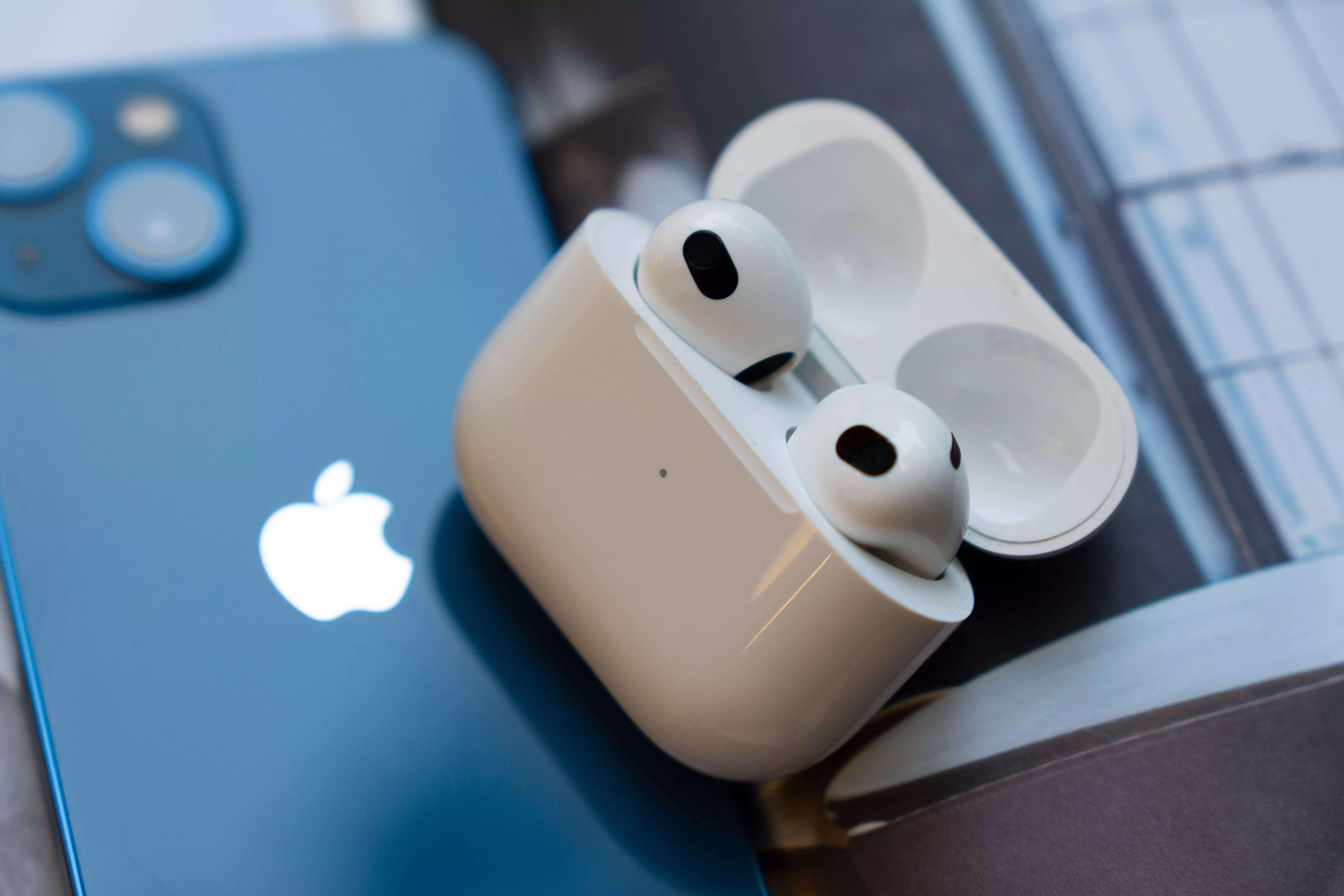 Apple refurbished airpods clearance