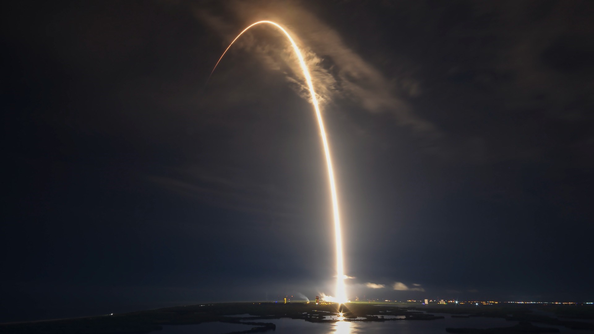 SpaceX, 5.000'inci Starlink uydusunu yörüngeye fırlatıyor