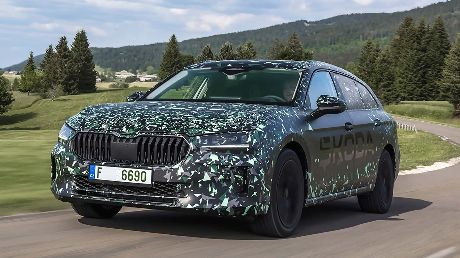 2024 Skoda Superb ve Kodiaq'ın iç mekan görüntüleri paylaşıldı