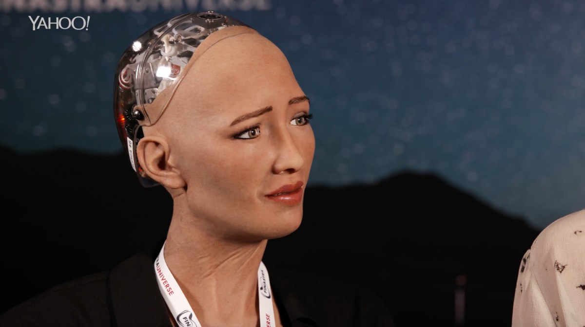 Robot Sophia aldatmaca mı yoksa gerçek mi?