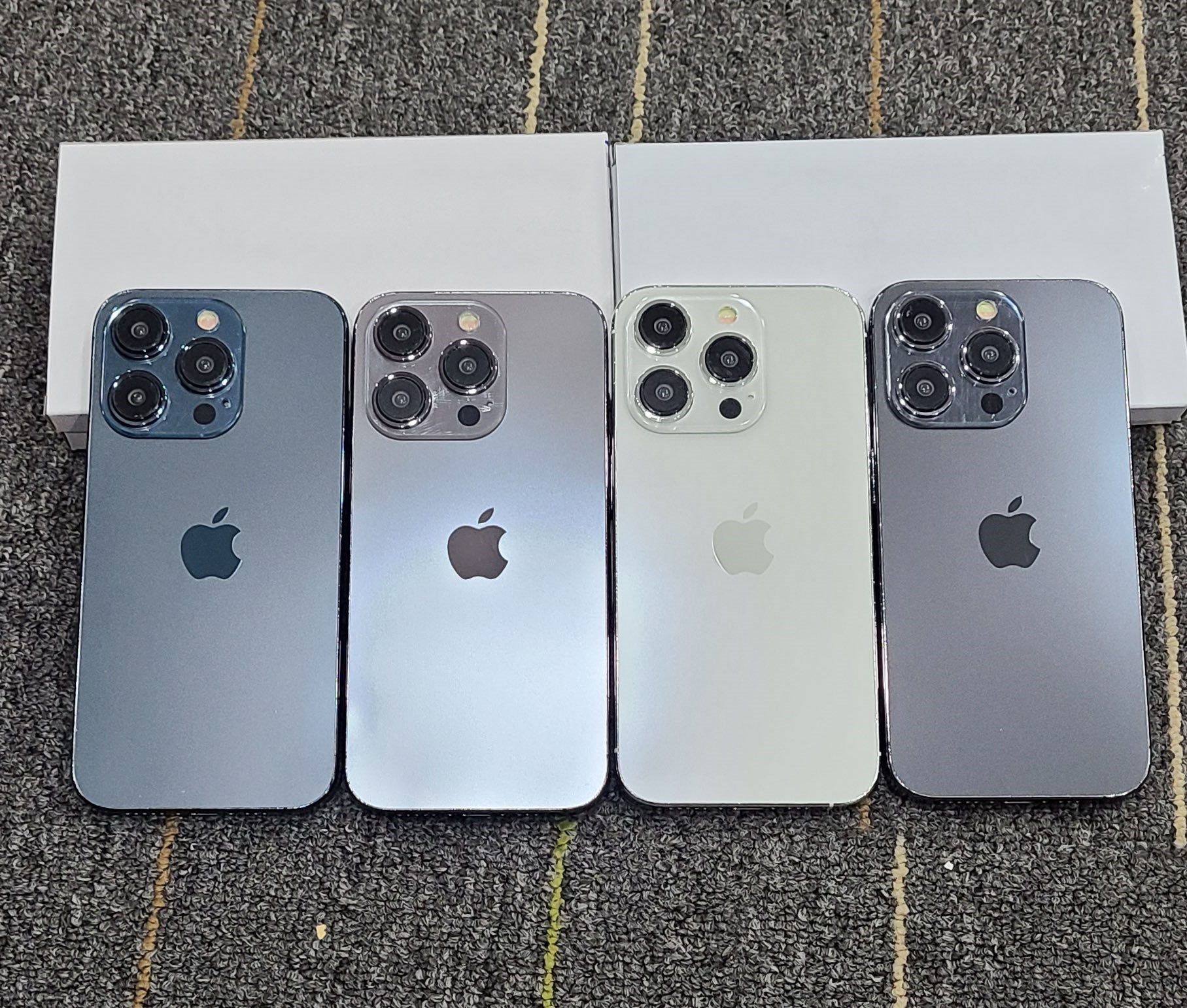 iPhone 15 maket (dummy) görselleri tasarım ve renkler