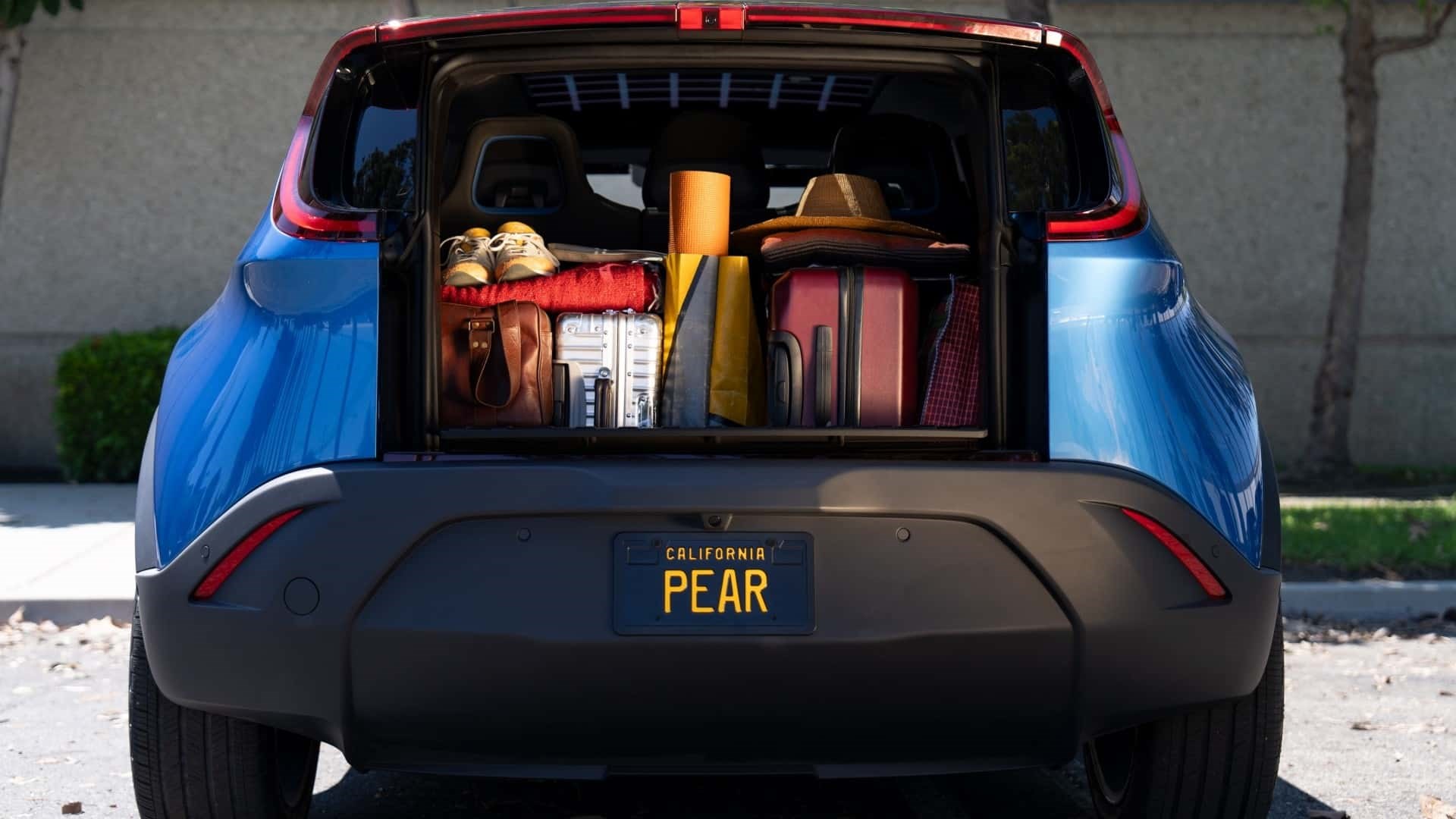 Katlanır bagaj kapağına sahip elektrikli araba: Fisker Pear
