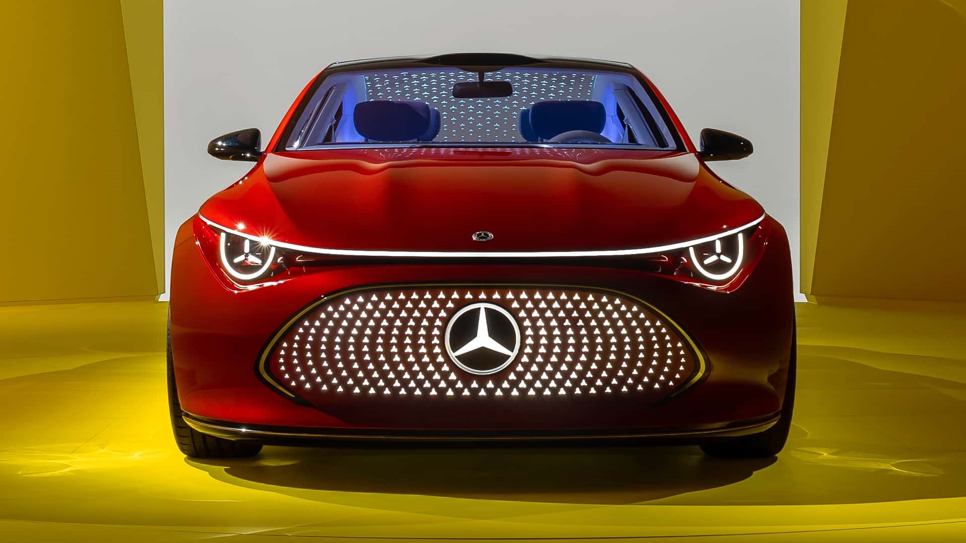 Mercedes ve BMW, bu araçlarla Tesla'ya kafa tutmak istiyor