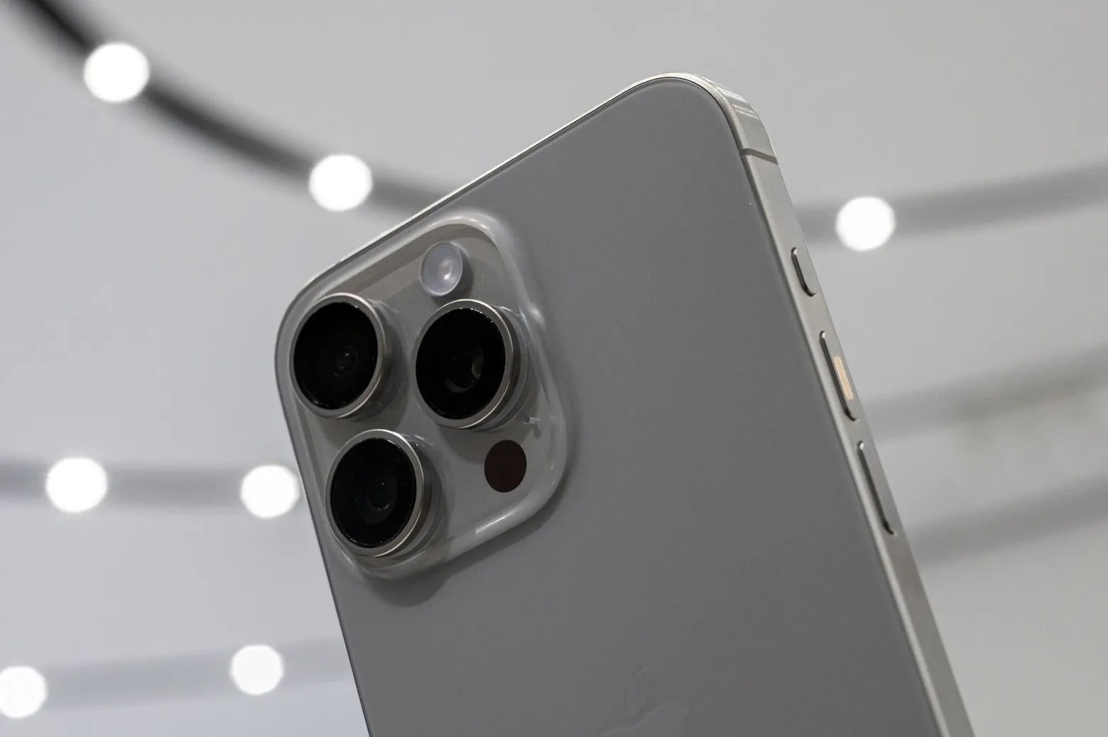 iPhone 15 ön siparişe açıldı: iPhone 15 Pro Max stokları tükendi!