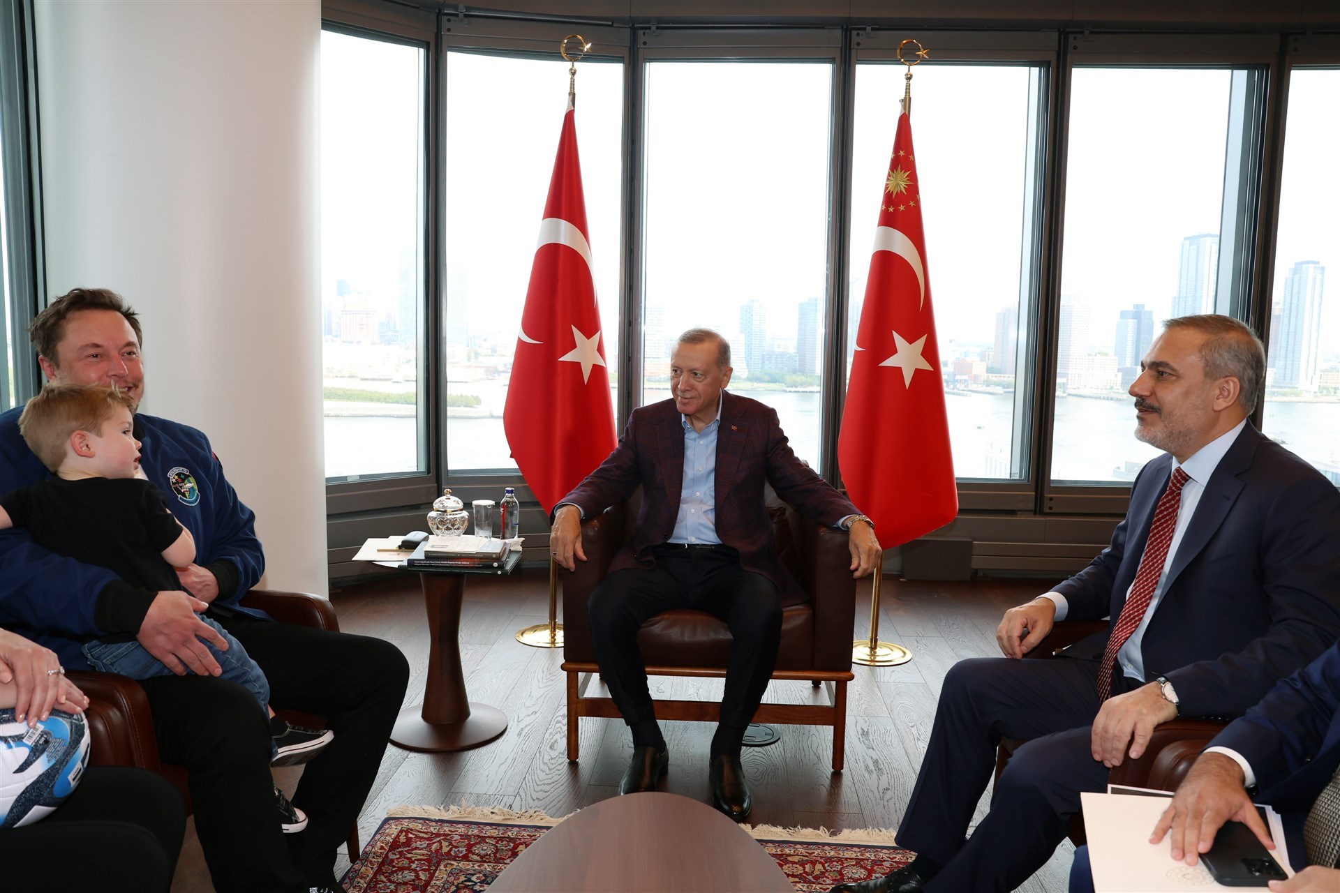 Erdoğan, Musk'tan Türkiye'de Tesla fabrikası kurmasını istedi