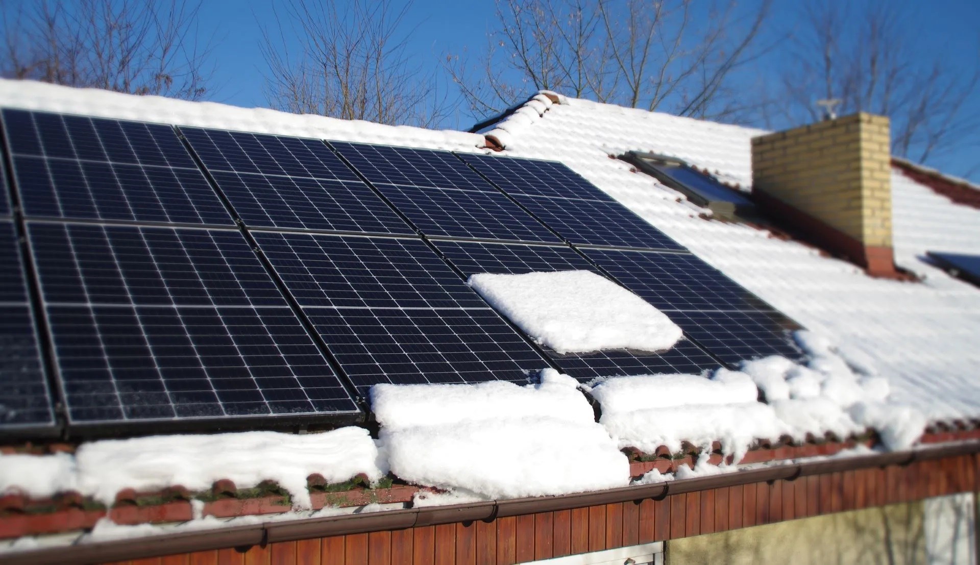 Güneş panelleri için pasif kar temizleme yöntemi geliştirildi