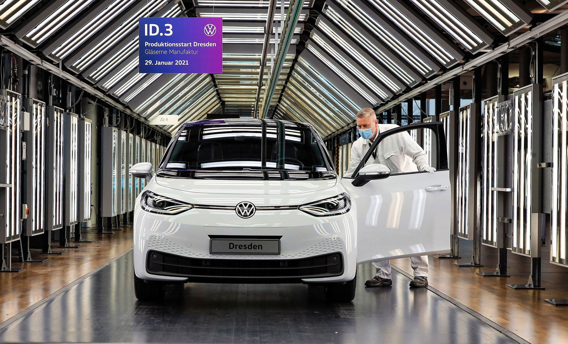 Volkswagen iki elektrikli aracının üretimini askıya alacak